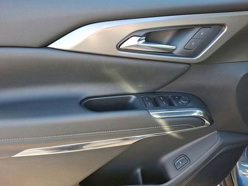 Used 2025 Chevrolet Traverse LT image 21