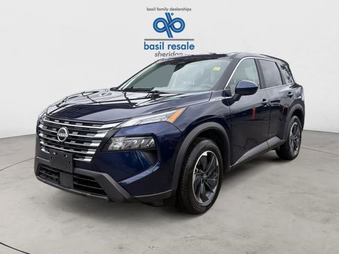 Used 2025 Nissan Rogue SV image 2