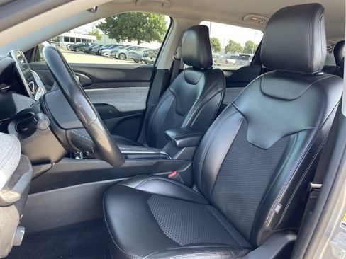 Used 2022 Jeep Compass Latitude FWD image 23