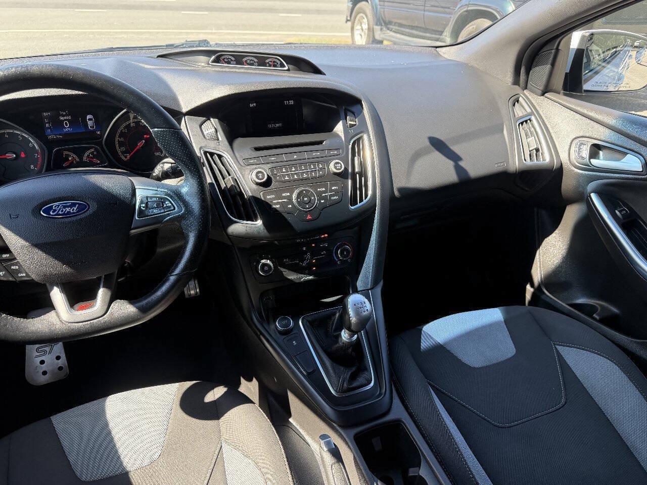 Used 2017 Ford Focus ST FWD image 19