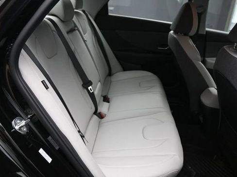 Used 2024 Hyundai Elantra Limited FWD image 18