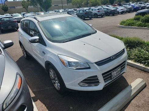 Used 2016 Ford Escape SE w/ SE Chrome Package FWD image 2