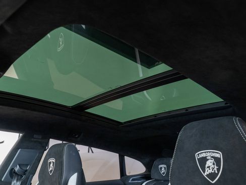 Used 2023 Lamborghini Urus Performante AWD/4WD image 9