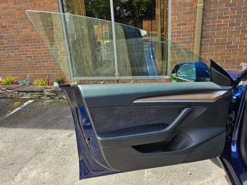 Used 2023 Tesla Model 3 Standard Range RWD image 30