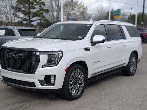 Used 2024 GMC Yukon XL Denali Ultimate image 3