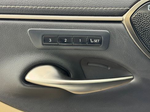 Used 2019 Lexus ES 350 w/ Luxury Package image 17