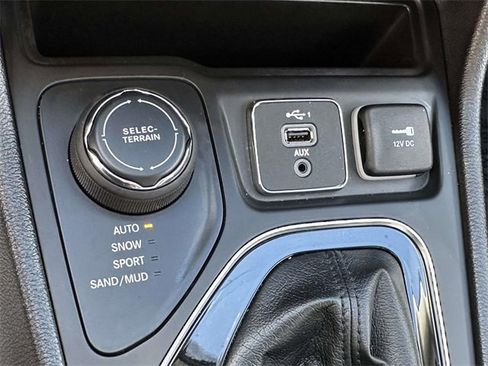 Used 2021 Jeep Cherokee Limited w/ Elite Package image 19