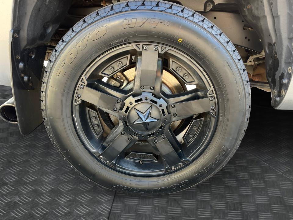 Used 2018 Toyota Tundra Limited w/ Limited Premium Package AWD/4WD image 22