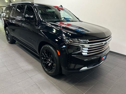 Used 2024 Chevrolet Suburban High Country AWD/4WD image 2