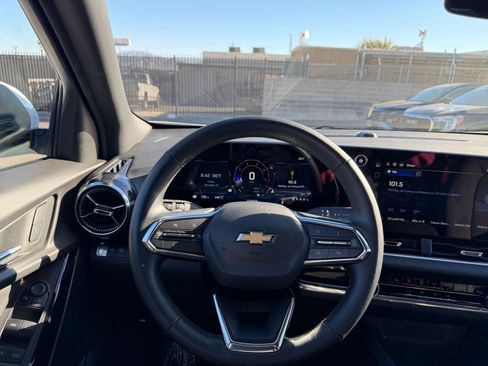 Used 2025 Chevrolet Equinox LT image 32