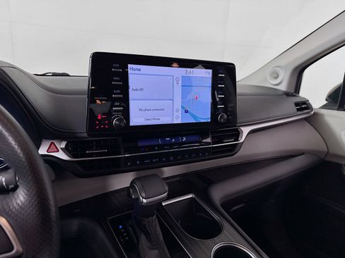 Certified 2022 Toyota Sienna Limited AWD/4WD image 16