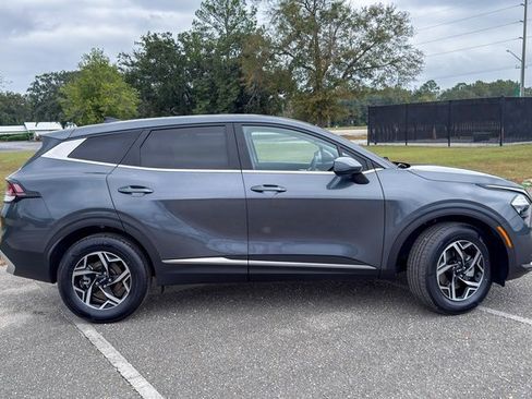 Used 2023 Kia Sportage LX image 3