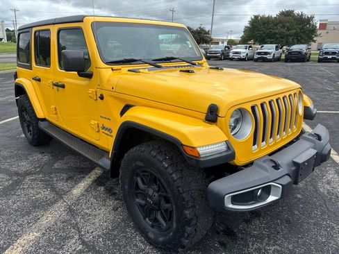 Used 2019 Jeep Wrangler Unlimited Sahara w/ Dual Top Group AWD/4WD image 3