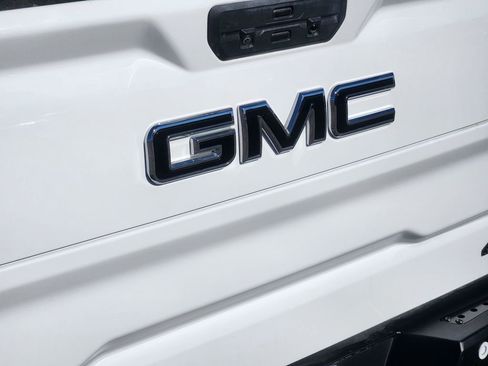 Used 2020 GMC Sierra 1500 AT4 w/ AT4 Premium Package image 11