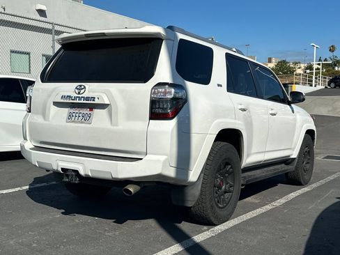 Used 2018 Toyota 4Runner SR5 Premium RWD image 3