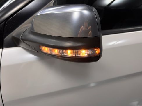 Used 2019 Ford Explorer Platinum image 29