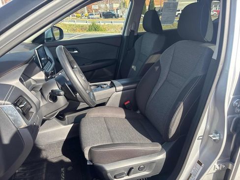 Used 2022 Nissan Rogue SV image 17