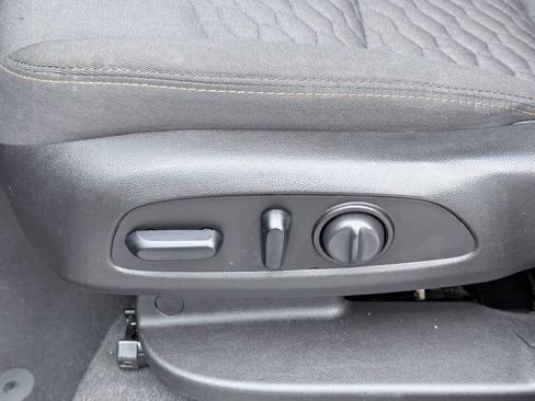 Used 2018 Chevrolet Equinox LT FWD image 22