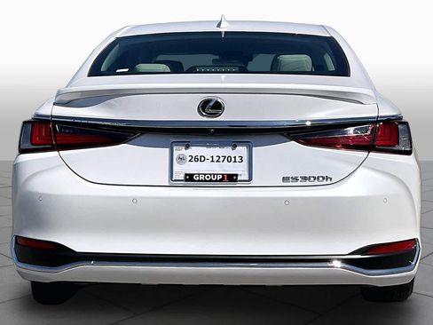 Used 2025 Lexus ES 300h w/ Premium Package FWD image 5