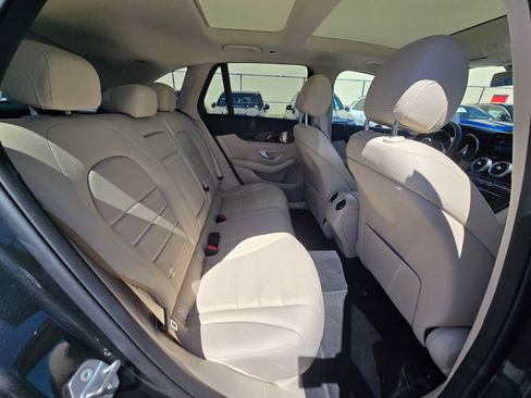 Used 2021 Mercedes-Benz GLC 300 4MATIC image 12