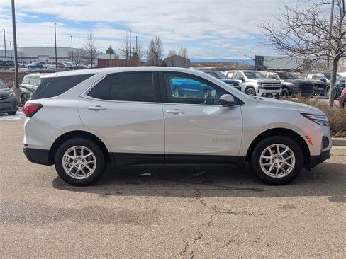 Used 2022 Chevrolet Equinox LT image 2