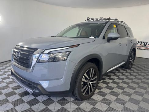 Used 2025 Nissan Pathfinder Platinum w/ Cargo Package FWD image 1