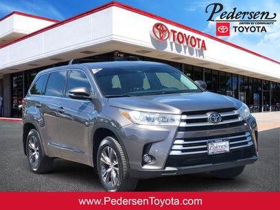Used 2018 Toyota Highlander Plus w/ Carpet Mat Package (TMS)