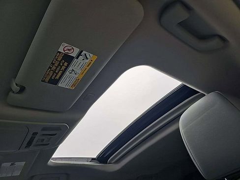 Used 2020 Toyota Highlander XLE image 6