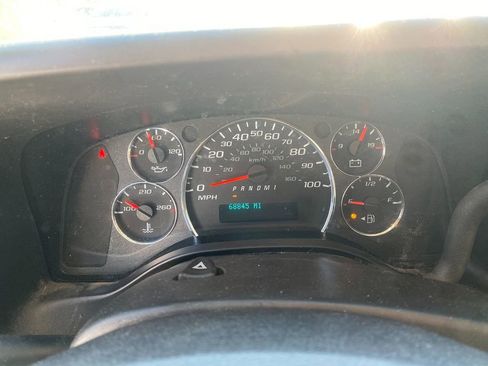 Used 2021 GMC Savana 3500 w/ Power Convenience Package image 18