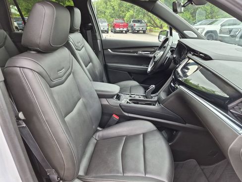 Used 2023 Cadillac XT6 Sport w/ Technology Package AWD/4WD image 41