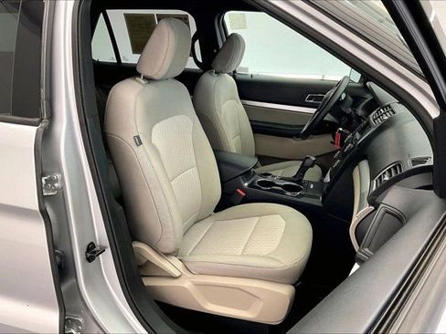 Used 2018 Ford Explorer FWD image 6