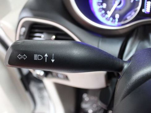 Used 2021 Chrysler Voyager Lxi FWD image 33