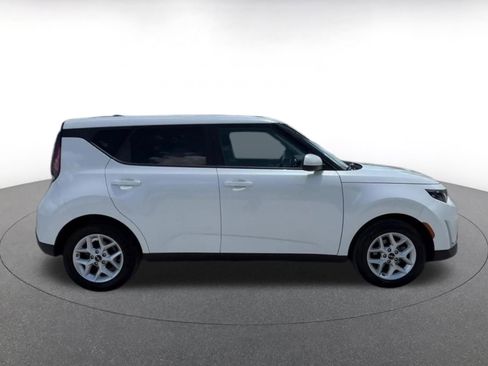 Used 2025 Kia Soul LX w/ LX Technology Package FWD image 16