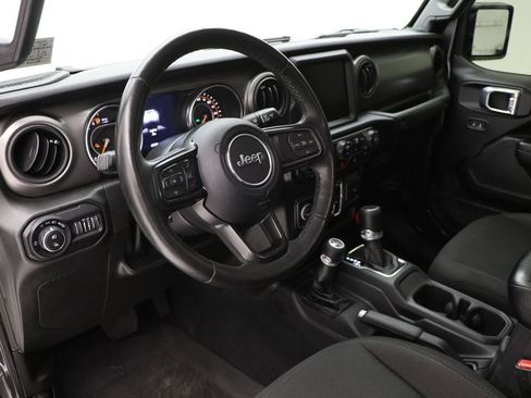 Used 2022 Jeep Gladiator Sport AWD/4WD image 12