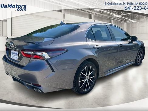 Used 2022 Toyota Camry SE w/ Cold Weather Package FWD image 3