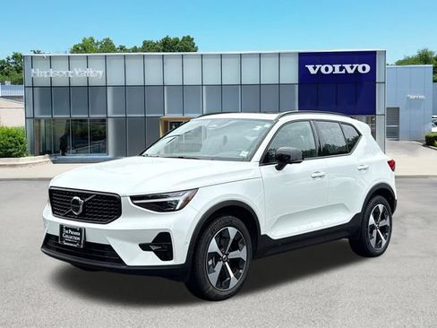 Used 2026 Volvo XC40 B5 Plus AWD/4WD image 1