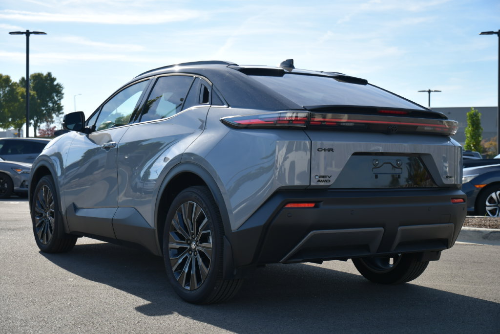 Used 2026 Toyota C-HR AWD/4WD image 7