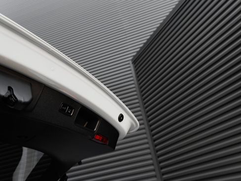 Certified 2025 Porsche Macan Turbo AWD/4WD image 29