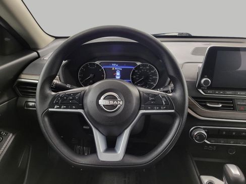 Used 2025 Nissan Altima 2.5 SV image 5