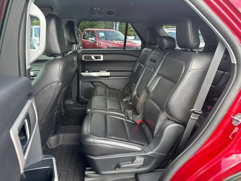 Used 2021 Ford Explorer XLT w/ Equipment Group 202A AWD/4WD image 10