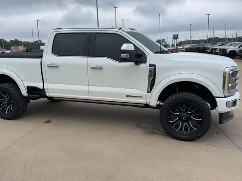Used 2024 Ford F250 Platinum AWD/4WD image 2