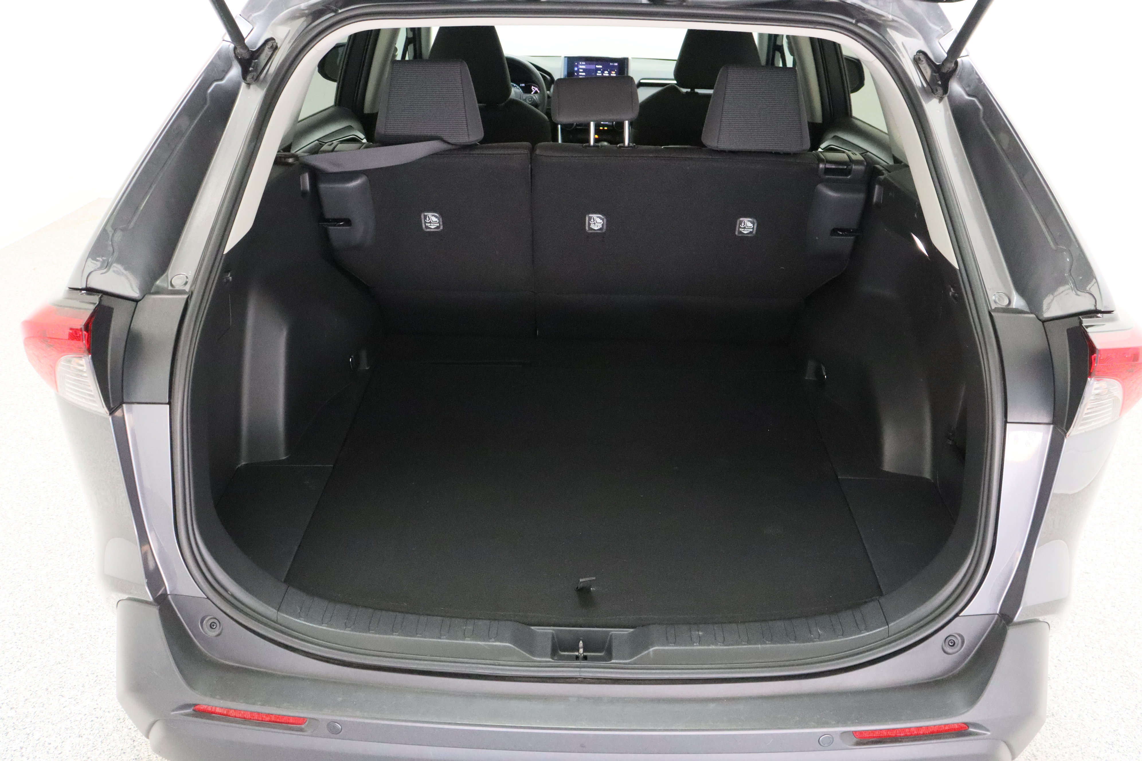 Used 2024 Toyota RAV4 LE FWD image 28
