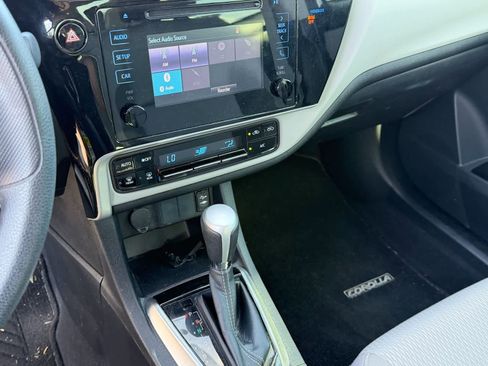 Used 2019 Toyota Corolla LE w/ Carpet Mat Package (TMS) FWD image 9