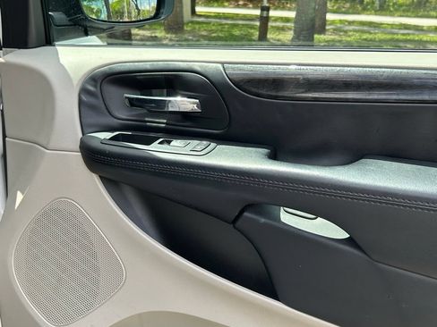 Used 2019 Dodge Grand Caravan SE FWD image 27