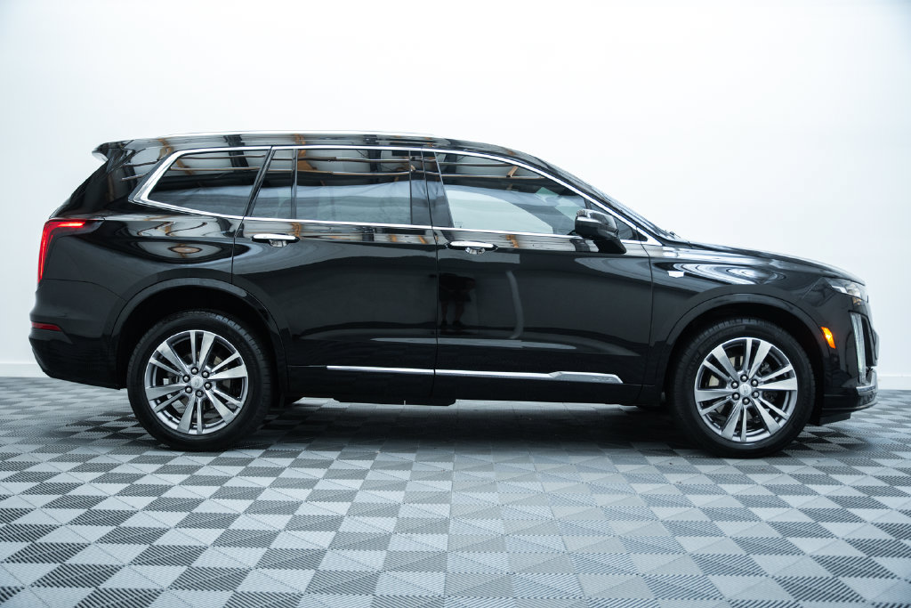Used 2024 Cadillac XT6 Premium Luxury w/ Technology Package AWD/4WD image 4
