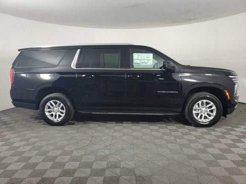 New 2026 Chevrolet Suburban LS image 3