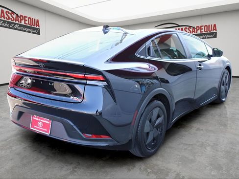 Used 2025 Toyota Prius LE AWD/4WD image 4