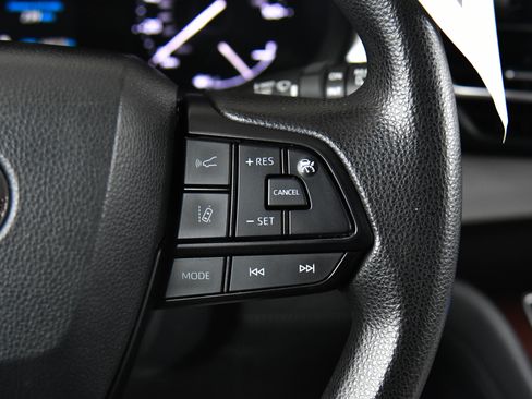 Used 2023 Toyota Sienna LE image 29