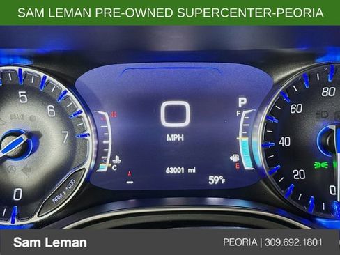 Used 2025 Chrysler Pacifica Limited image 12