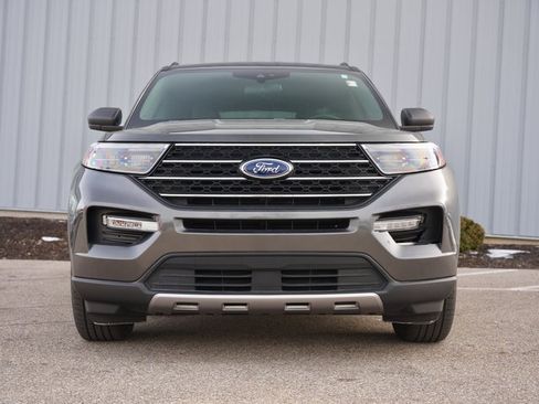 Used 2020 Ford Explorer XLT w/ Equipment Group 202A image 3